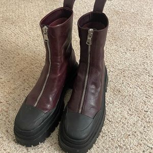 Boots with a zipper